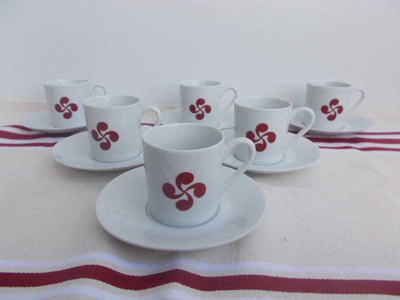 6 Tasses à café croix  basque rouge
